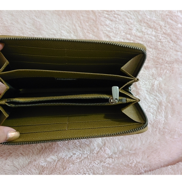 Authentic New Dolce & Gabbana Wallet - Picture 9 of 11